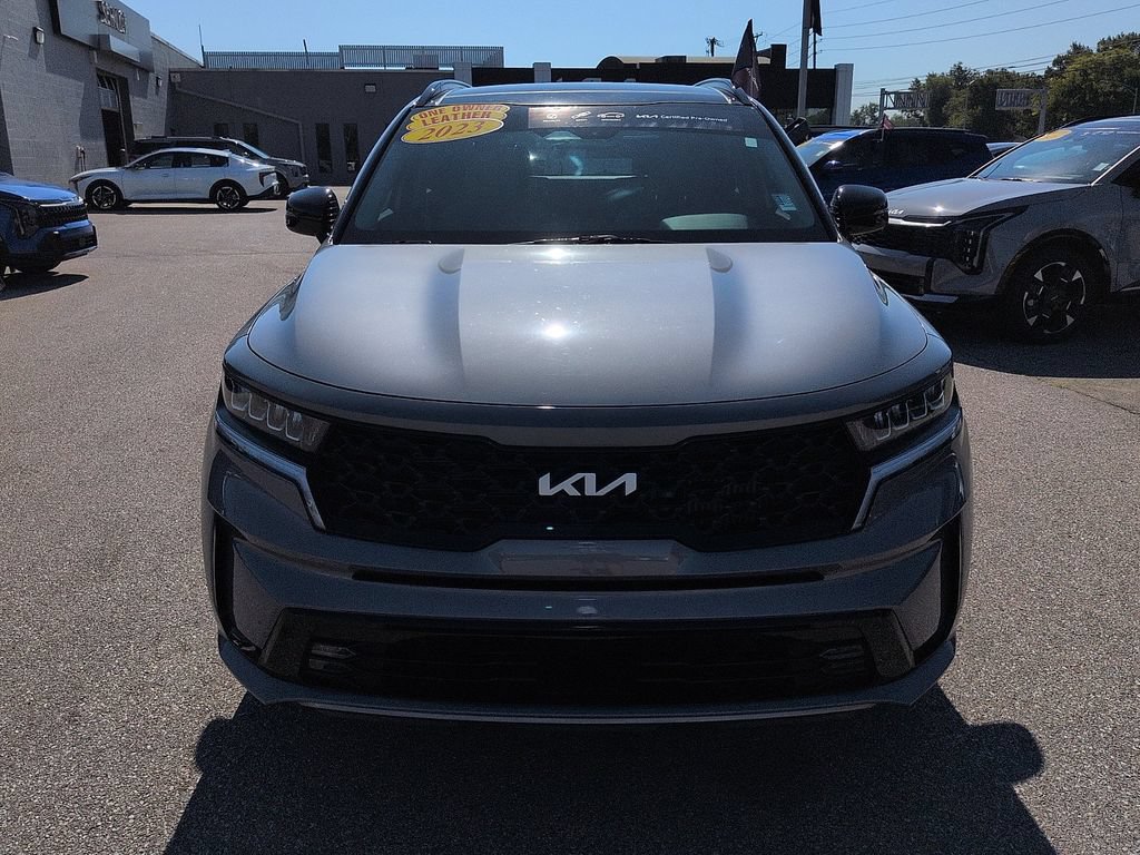 Used 2023 Kia Sorento EX w/ Panoramic Sunroof Package FWD image 3
