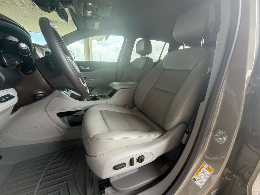 Used 2023 GMC Acadia SLT w/ Technology Package FWD image 17