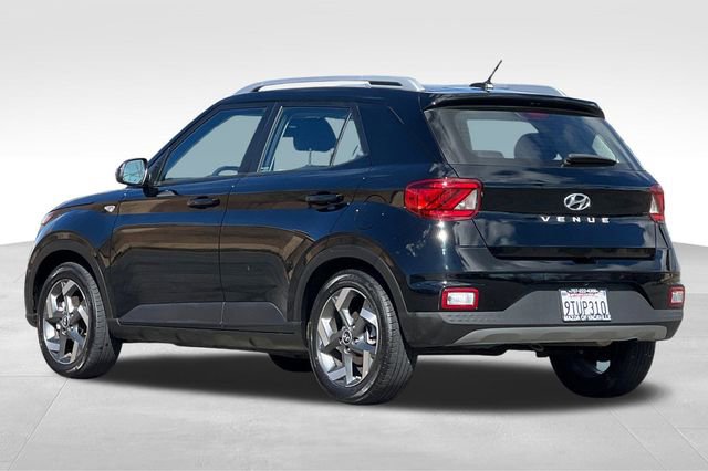 Used 2025 Hyundai Venue SEL image 6