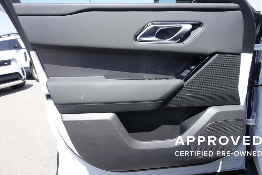 Used 2025 Land Rover Range Rover Velar Dynamic SE AWD/4WD image 17