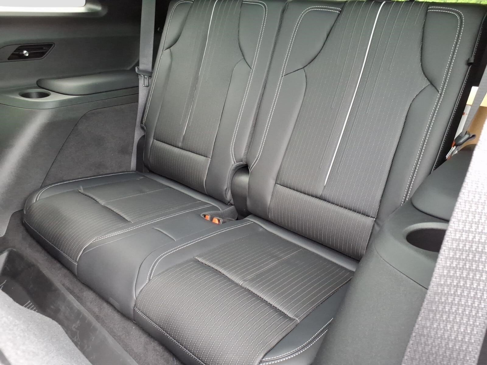 New 2027 Cadillac Vistiq Sport w/ LPO, Floor Liner Package AWD/4WD image 11