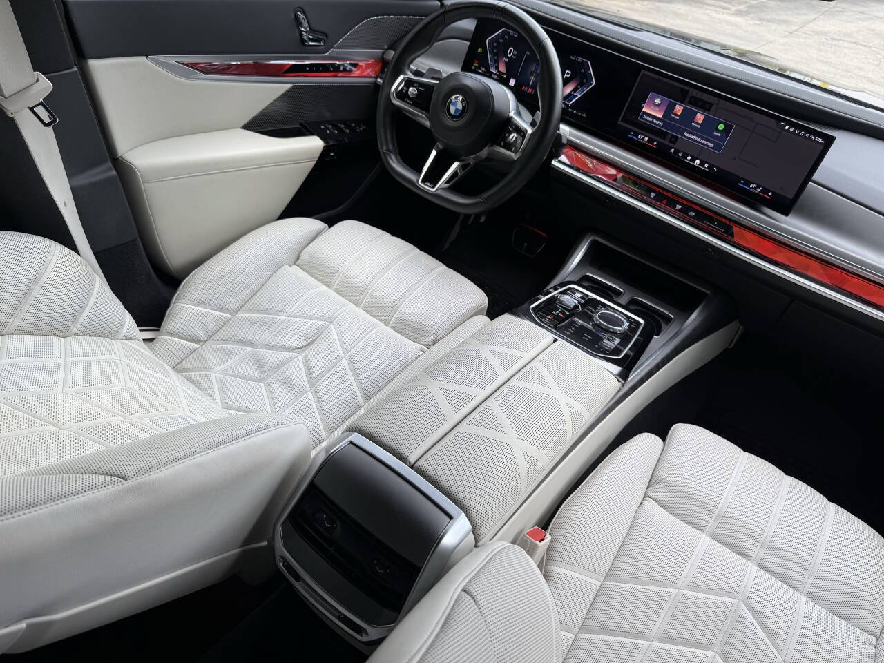 Used 2023 BMW 760i xDrive AWD/4WD image 4