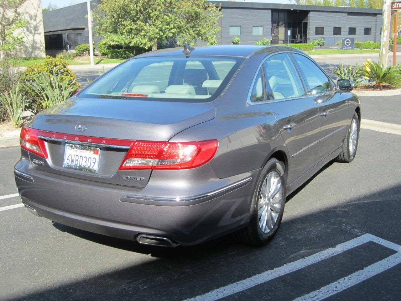 Used 2011 Hyundai Azera Limited image 3
