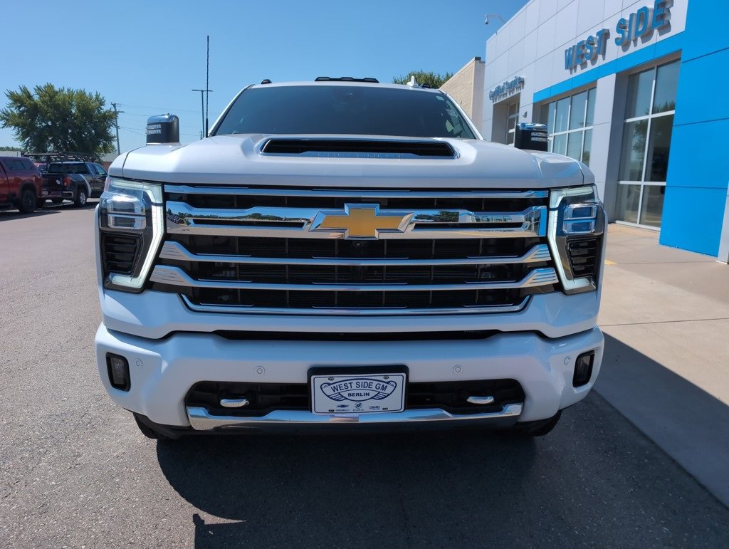 Used 2024 Chevrolet Silverado 3500 High Country w/ High Country Premium Package image 3