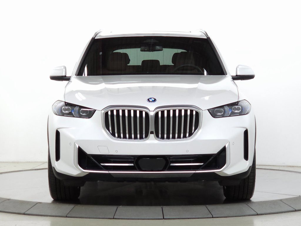 Used 2025 BMW X5 xDrive50e w/ Parking Assistance Package AWD/4WD image 2