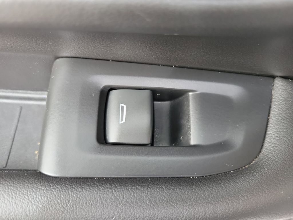 Used 2023 Chevrolet Suburban Z71 image 18