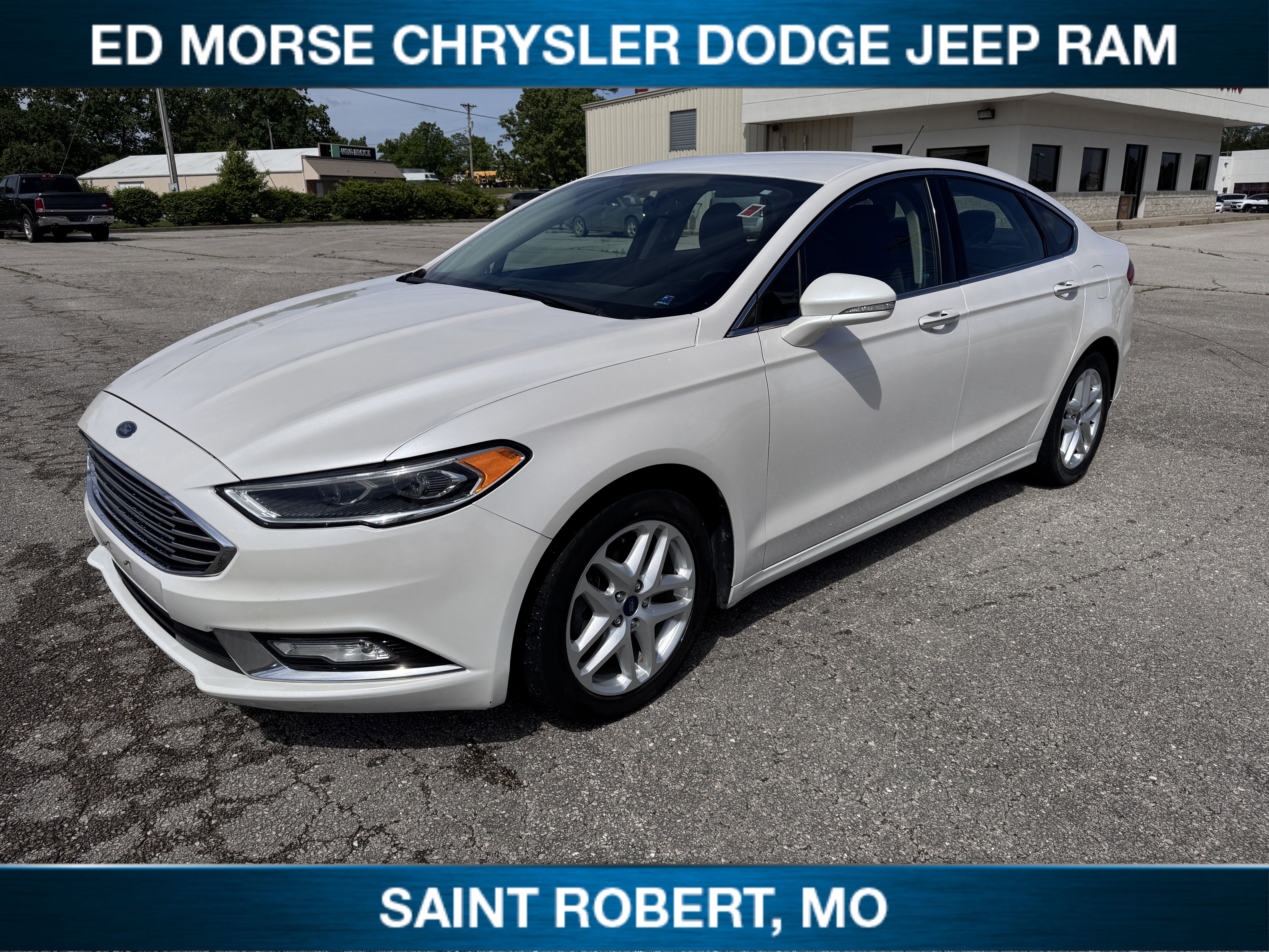 Used 2017 Ford Fusion SE w/ Fusion SE Technology Package FWD image 4