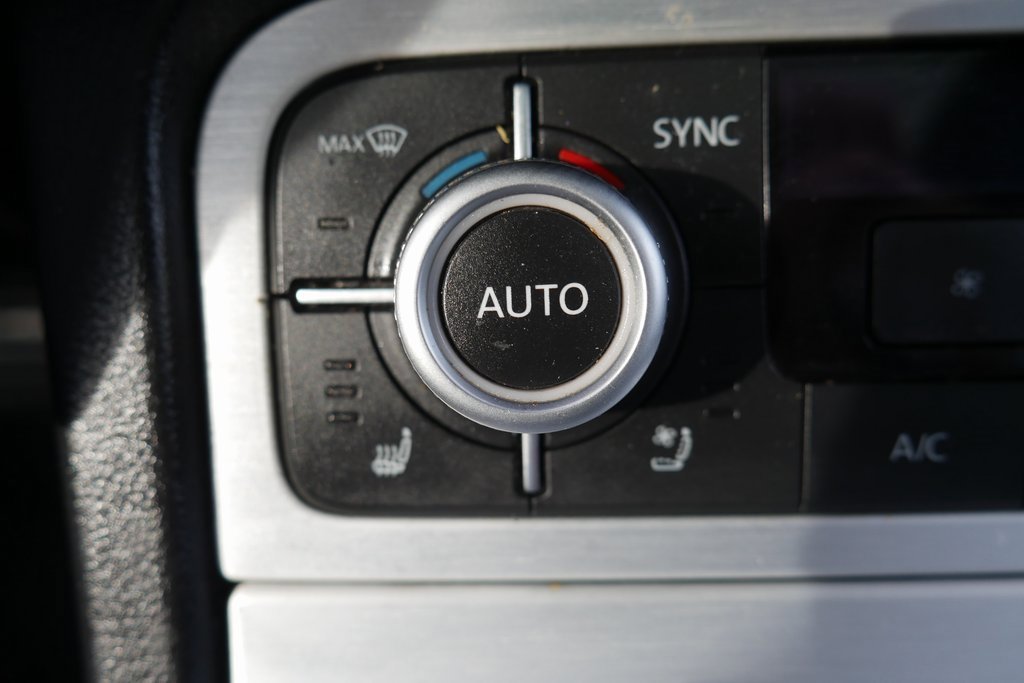 Used 2017 Volkswagen Touareg Wolfsburg Edition image 17