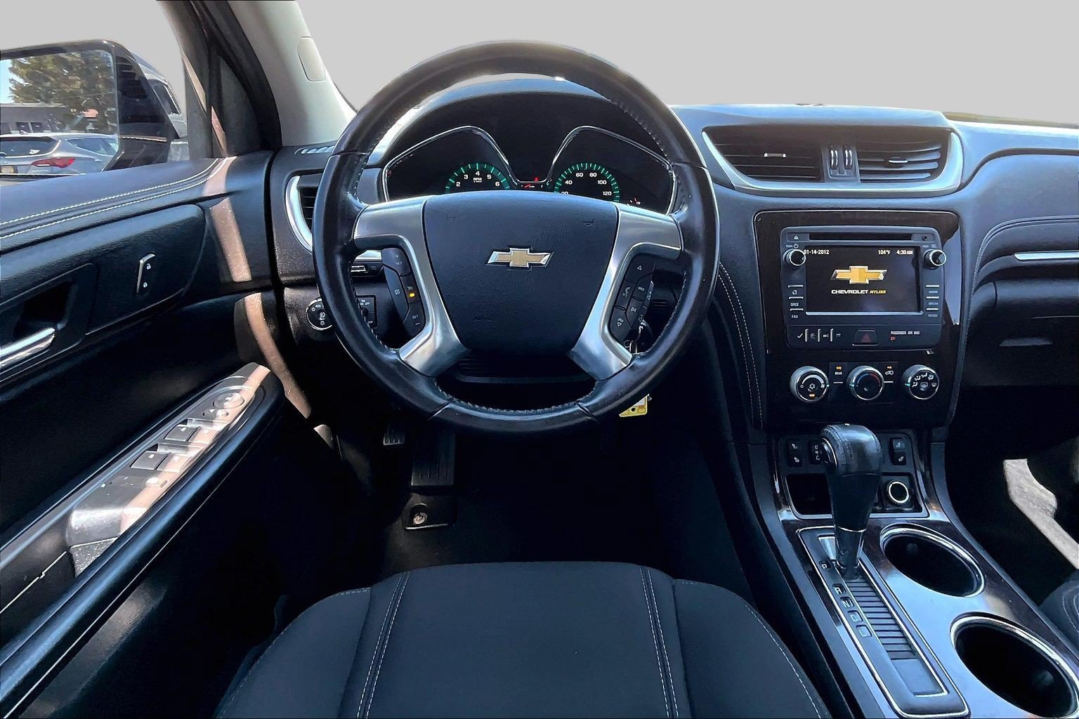 Used 2017 Chevrolet Traverse LT w/ Style and Technology Package FWD image 5