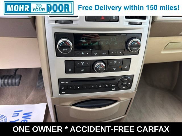 Used 2010 Chrysler Town & Country Limited w/ Entertainment Group #3 FWD image 23