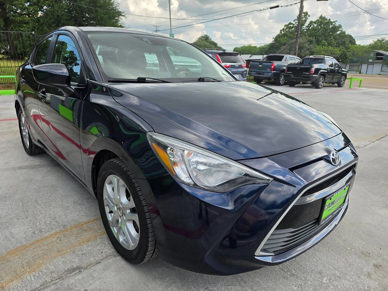 Used 2017 Toyota Yaris iA FWD image 3
