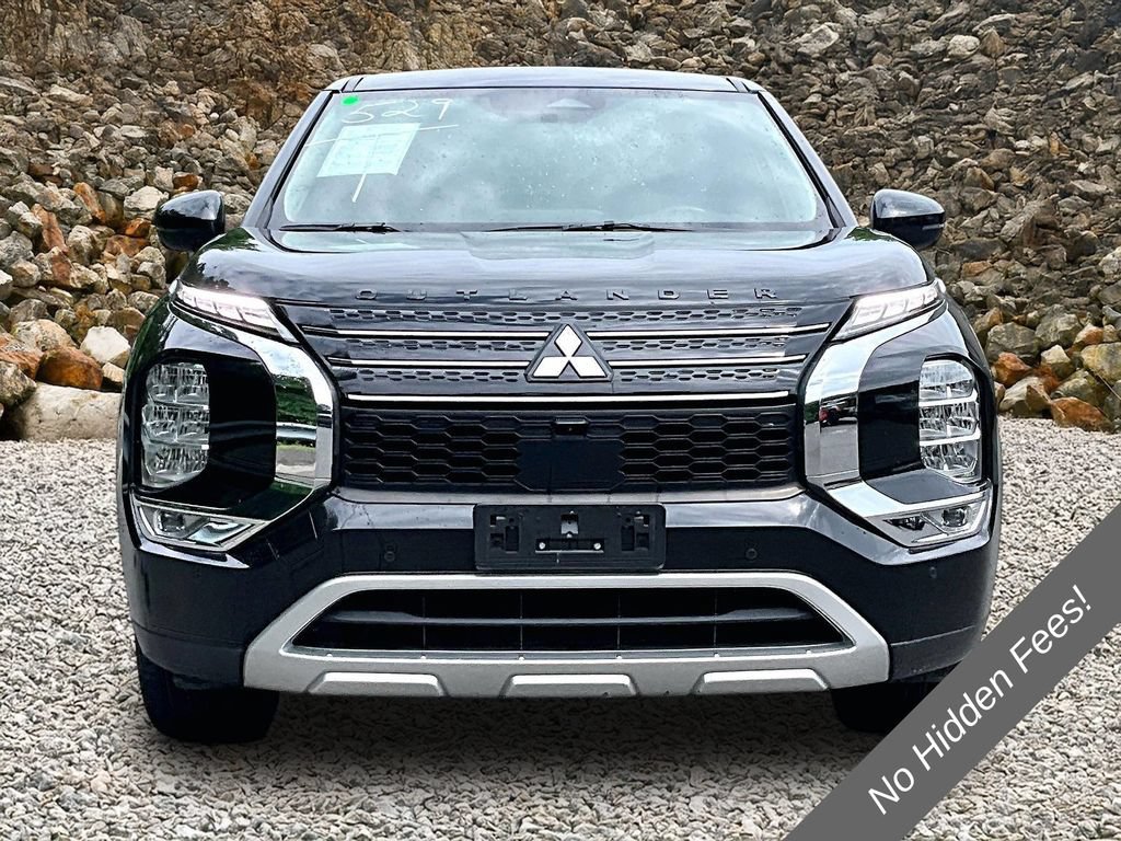 Used 2023 Mitsubishi Outlander SE FWD image 2