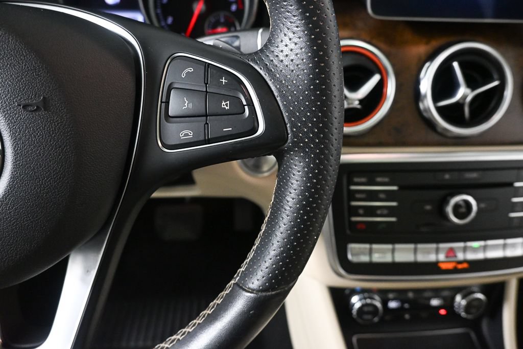 Certified 2020 Mercedes-Benz GLA 250 4MATIC image 11