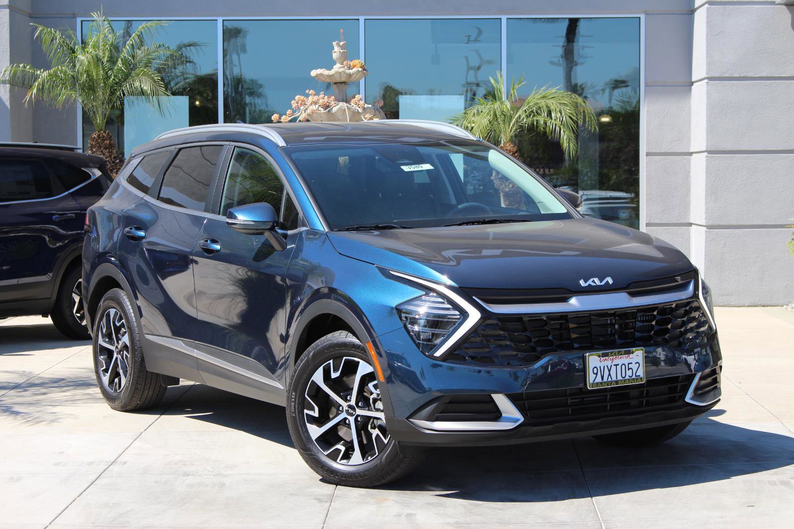 Used 2025 Kia Sportage EX image 1