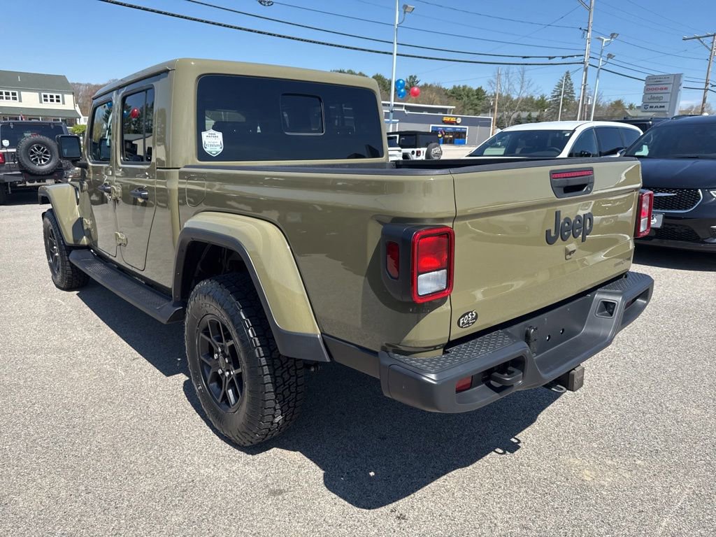 Used 2025 Jeep Gladiator Sport AWD/4WD image 3