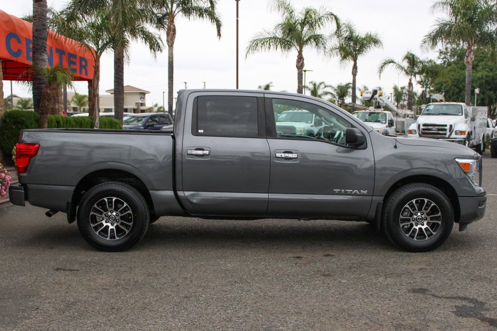 Used 2021 Nissan Titan SV w/ SV Convenience Package image 11