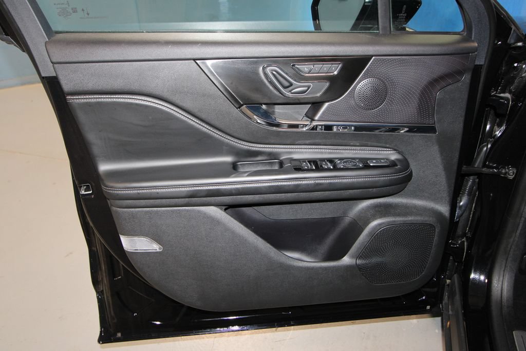 Used 2024 Lincoln Corsair AWD w/ Equipment Group 101A image 5