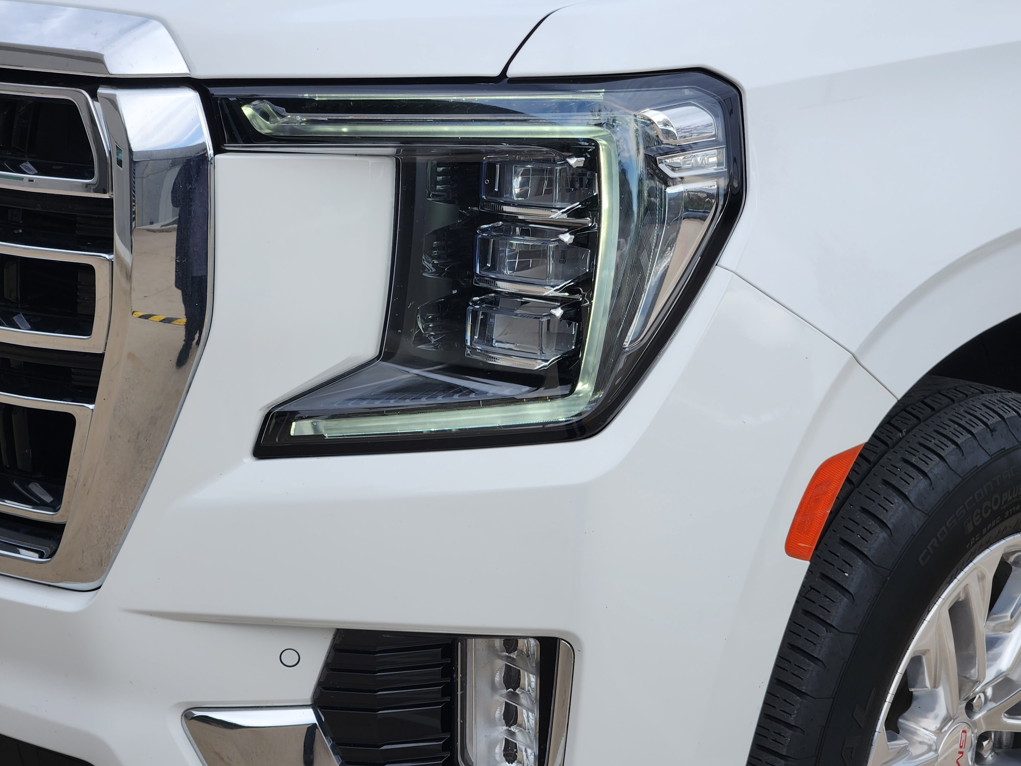 Used 2024 GMC Yukon XL SLT image 8