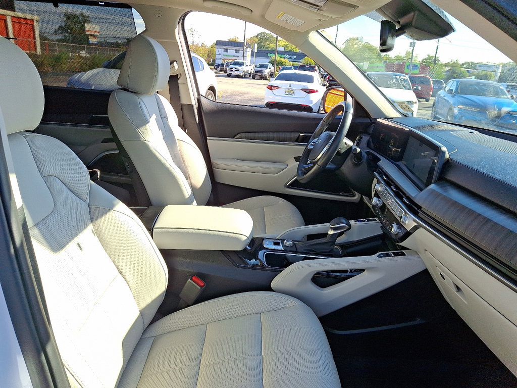 Used 2023 Kia Telluride EX w/ EX Captain's Chair Package image 12