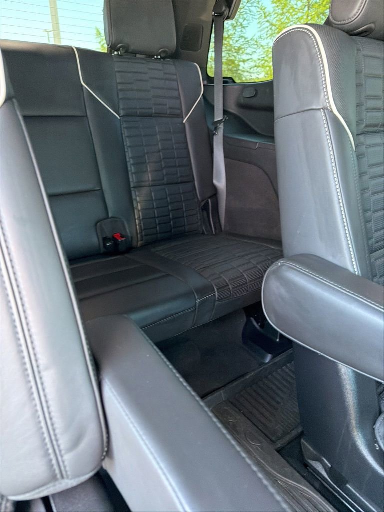Used 2024 Cadillac Escalade Sport Platinum w/ LPO, ONYX Package AWD/4WD image 17