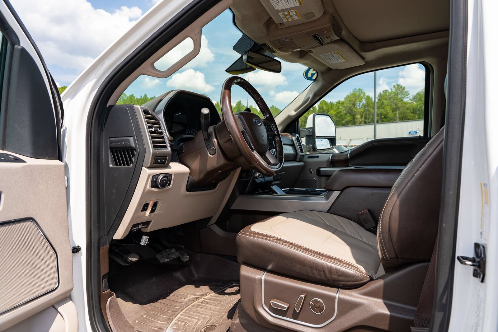 Certified 2019 Ford F250 Limited w/ FX4 Off-Road Package AWD/4WD image 17