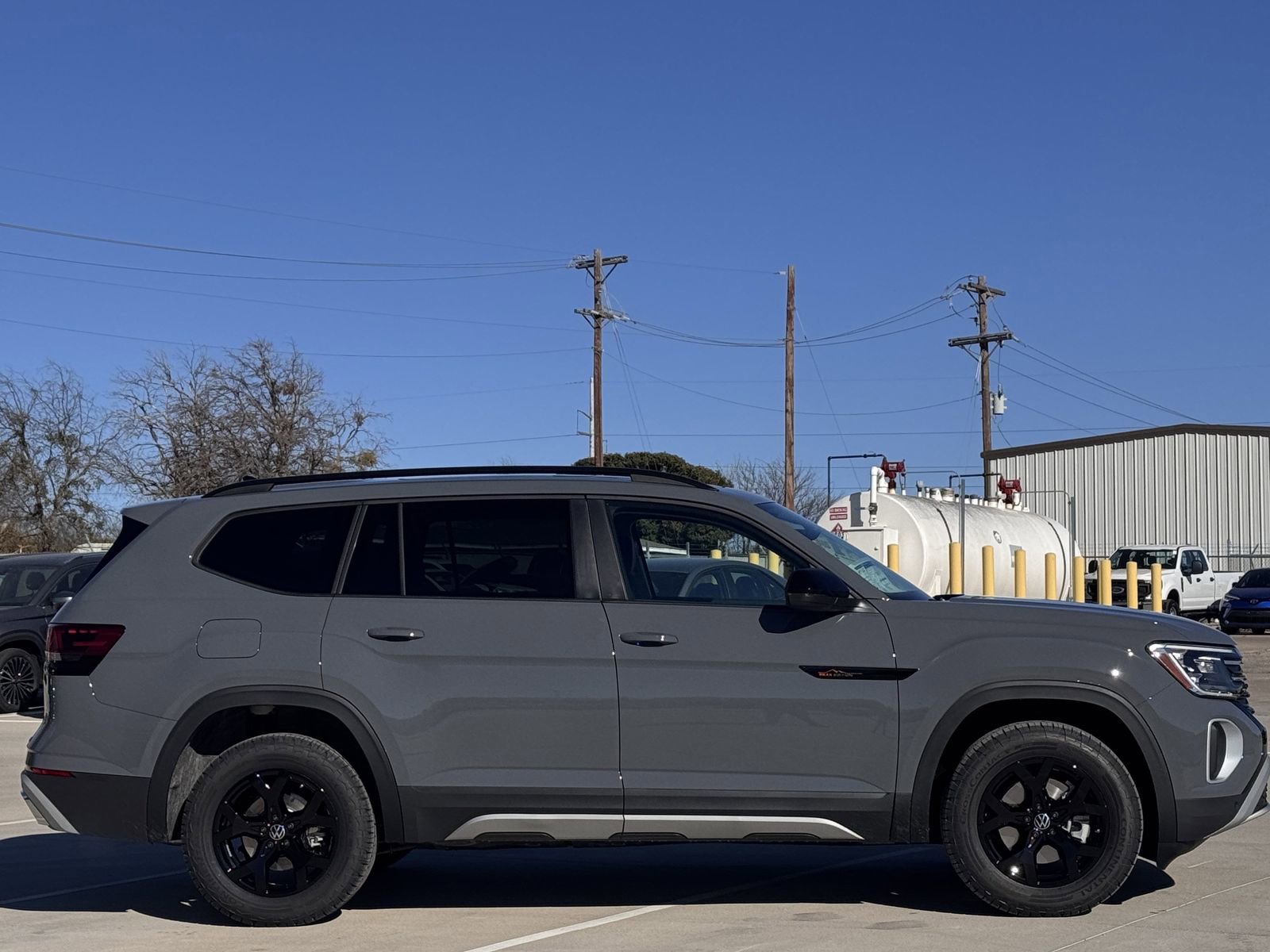 New 2026 Volkswagen Atlas Peak Edition image 3