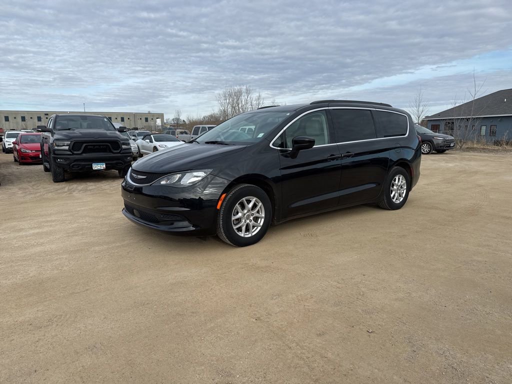 Used 2021 Chrysler Voyager Lxi image 3