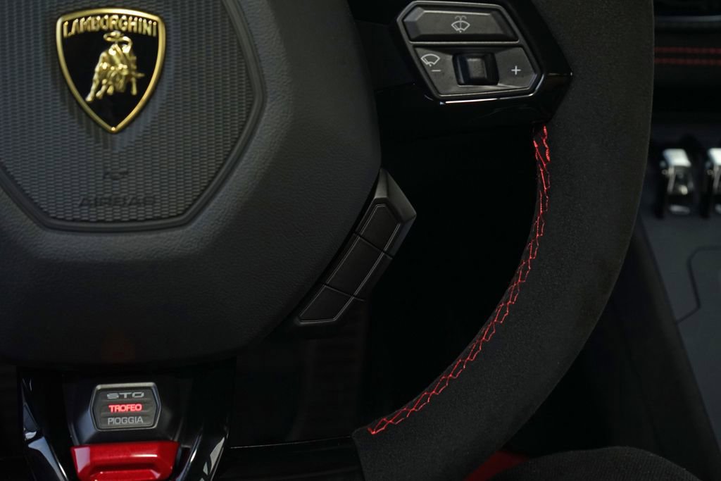 Used 2023 Lamborghini Huracan STO image 33