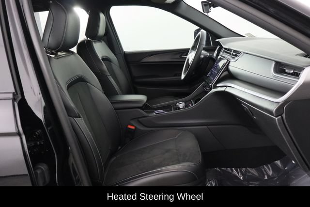 Used 2025 Jeep Grand Cherokee Altitude AWD/4WD image 18