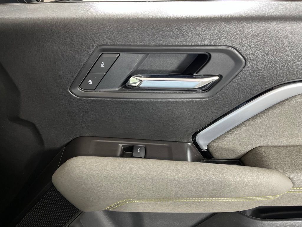 Used 2026 Chevrolet Colorado ZR2 w/ Technology Package AWD/4WD image 19