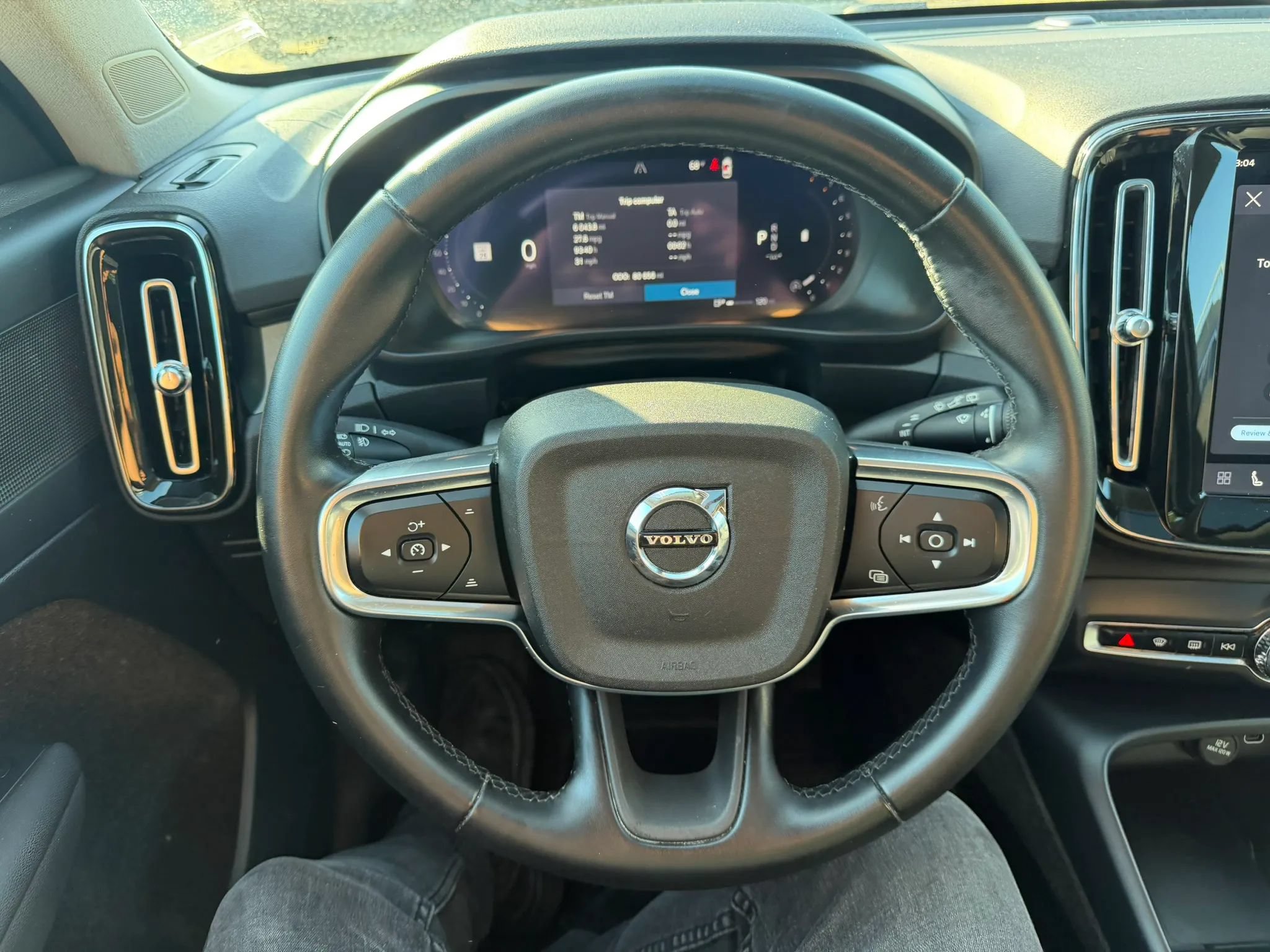 Used 2024 Volvo XC40 B5 Plus AWD/4WD image 12