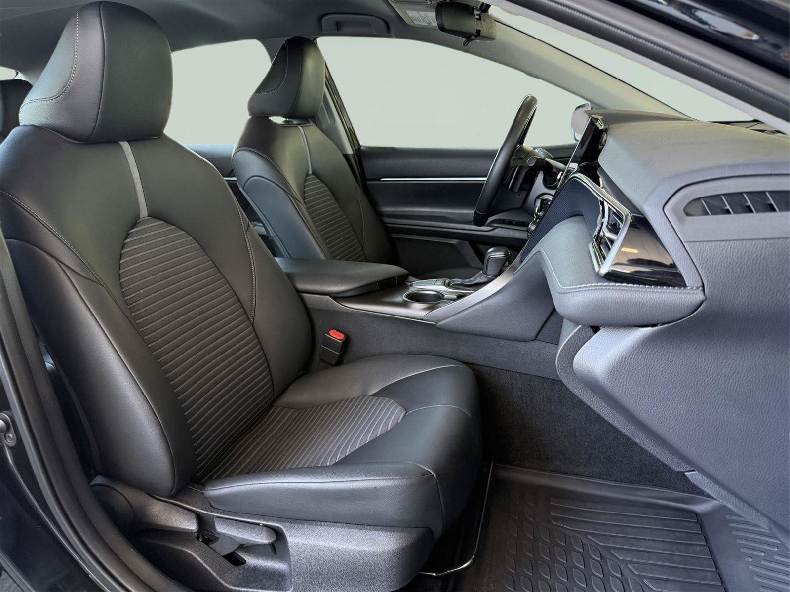 Used 2022 Toyota Camry SE FWD image 22
