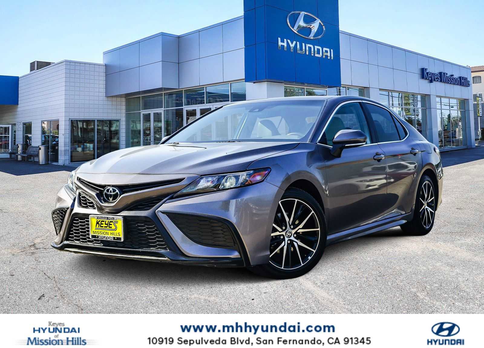 Used 2023 Toyota Camry SE FWD image 1