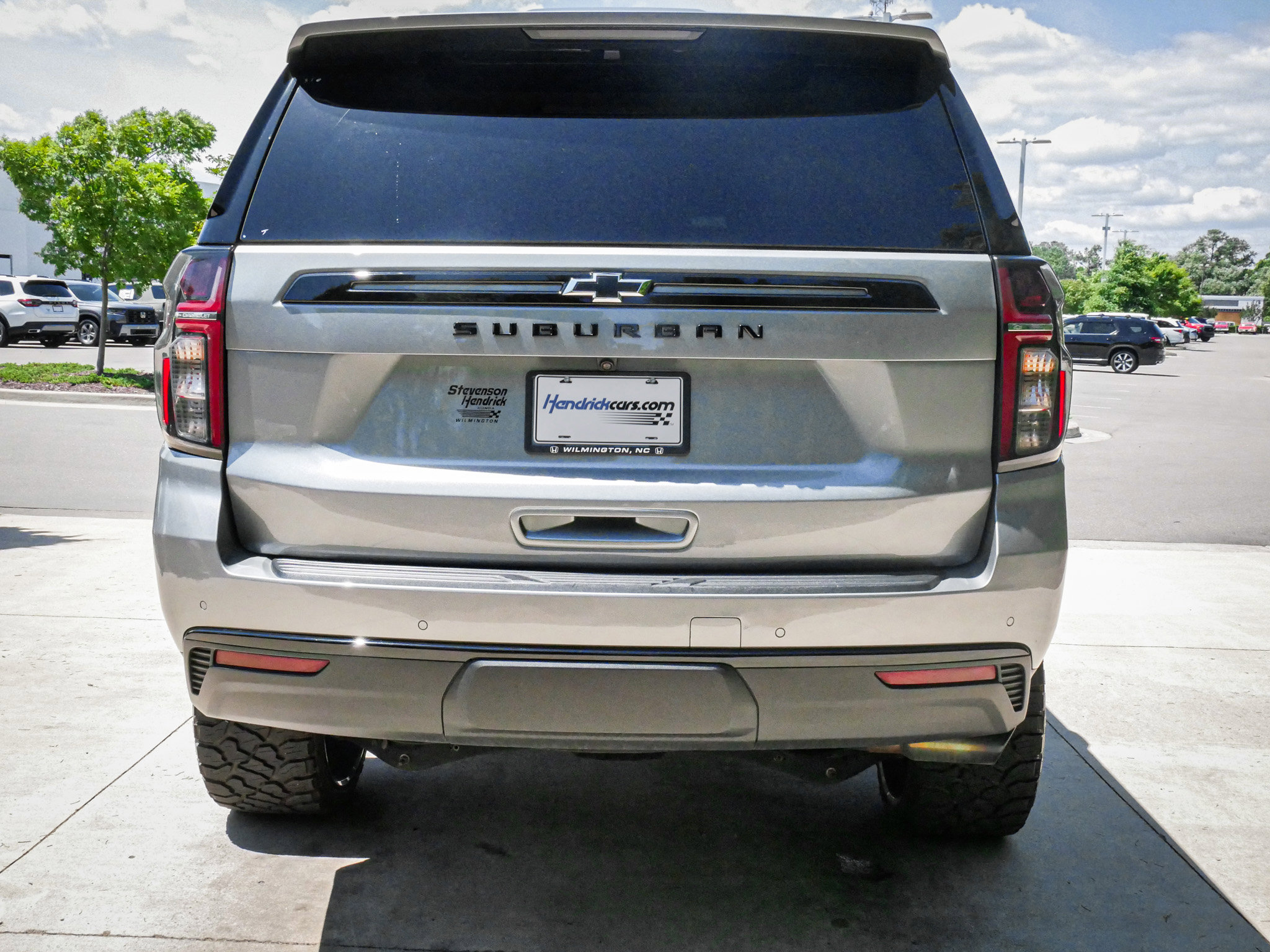 Used 2024 Chevrolet Suburban Z71 w/ Luxury Package AWD/4WD image 9