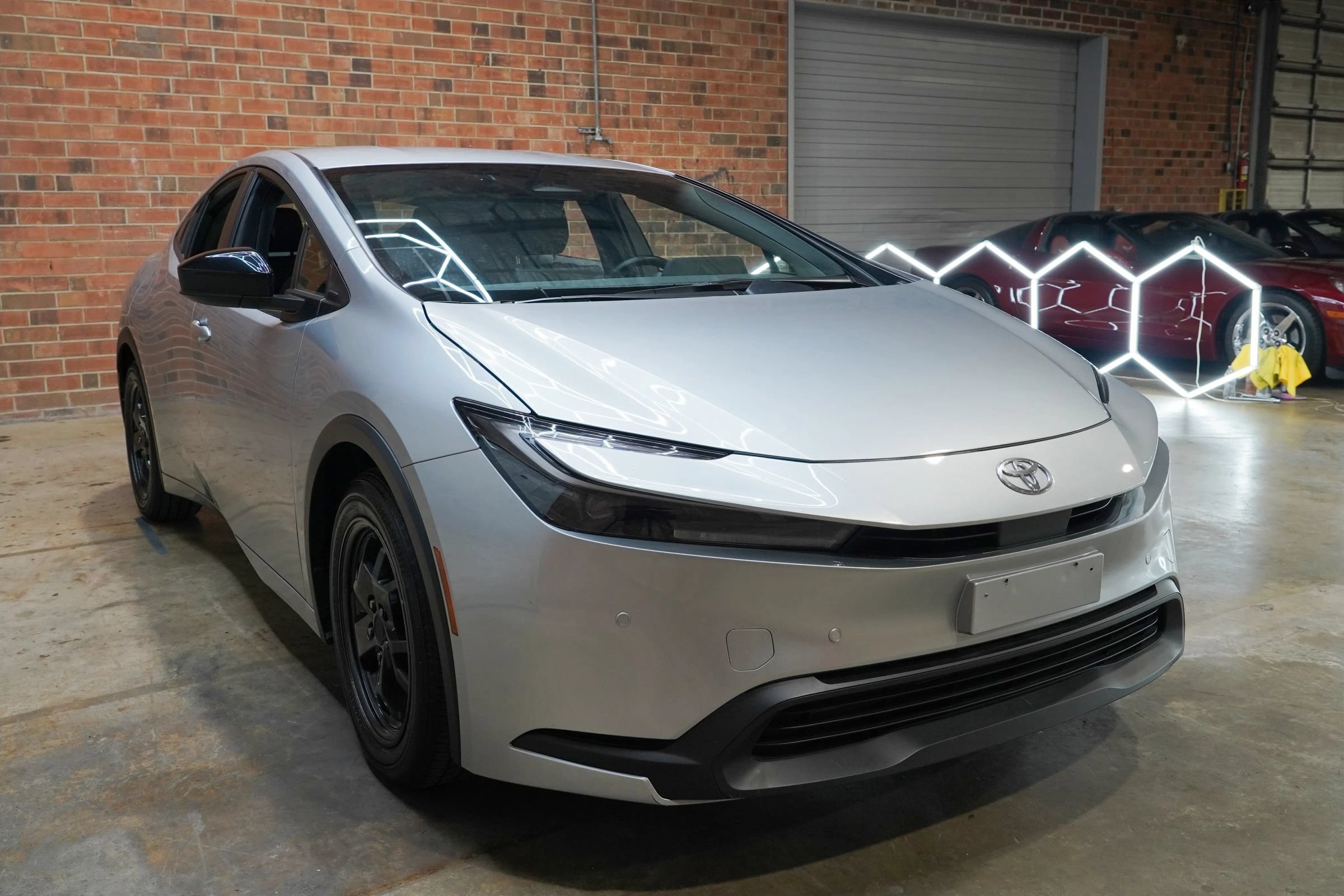 Used 2024 Toyota Prius LE FWD image 4