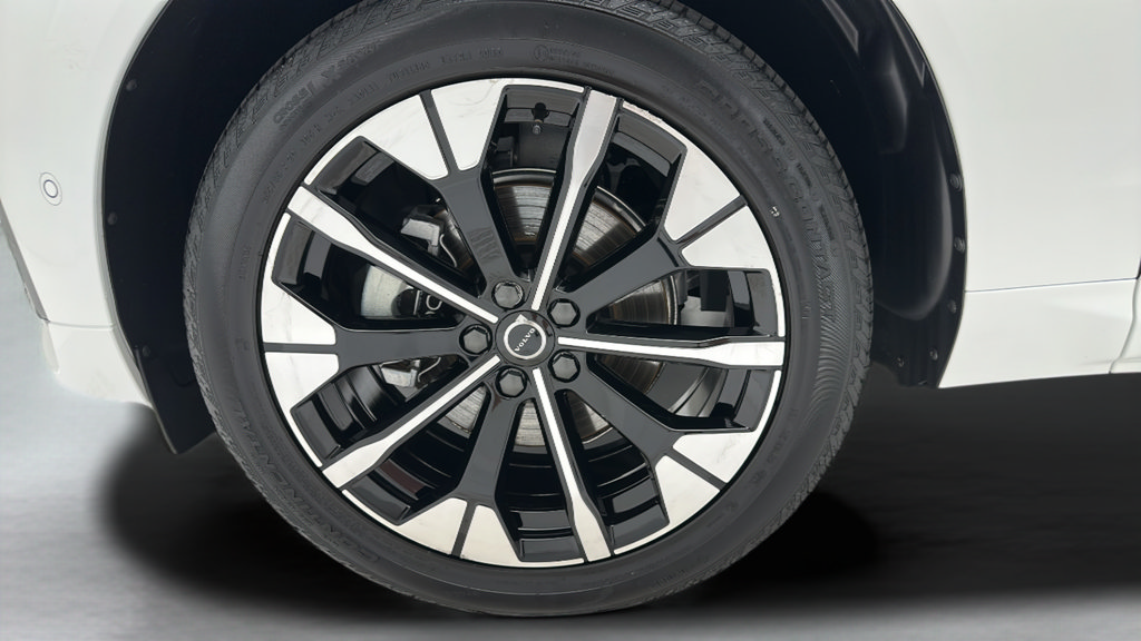 Used 2026 Volvo XC60 B5 Plus AWD/4WD image 9
