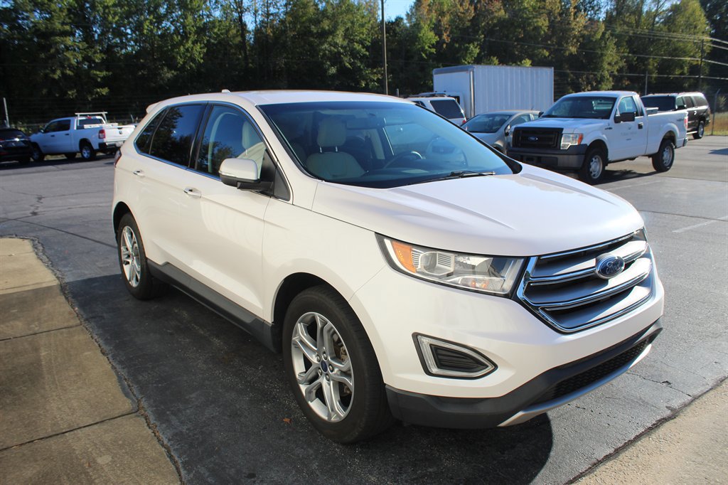 Used 2018 Ford Edge Titanium w/ Technology Package FWD image 2