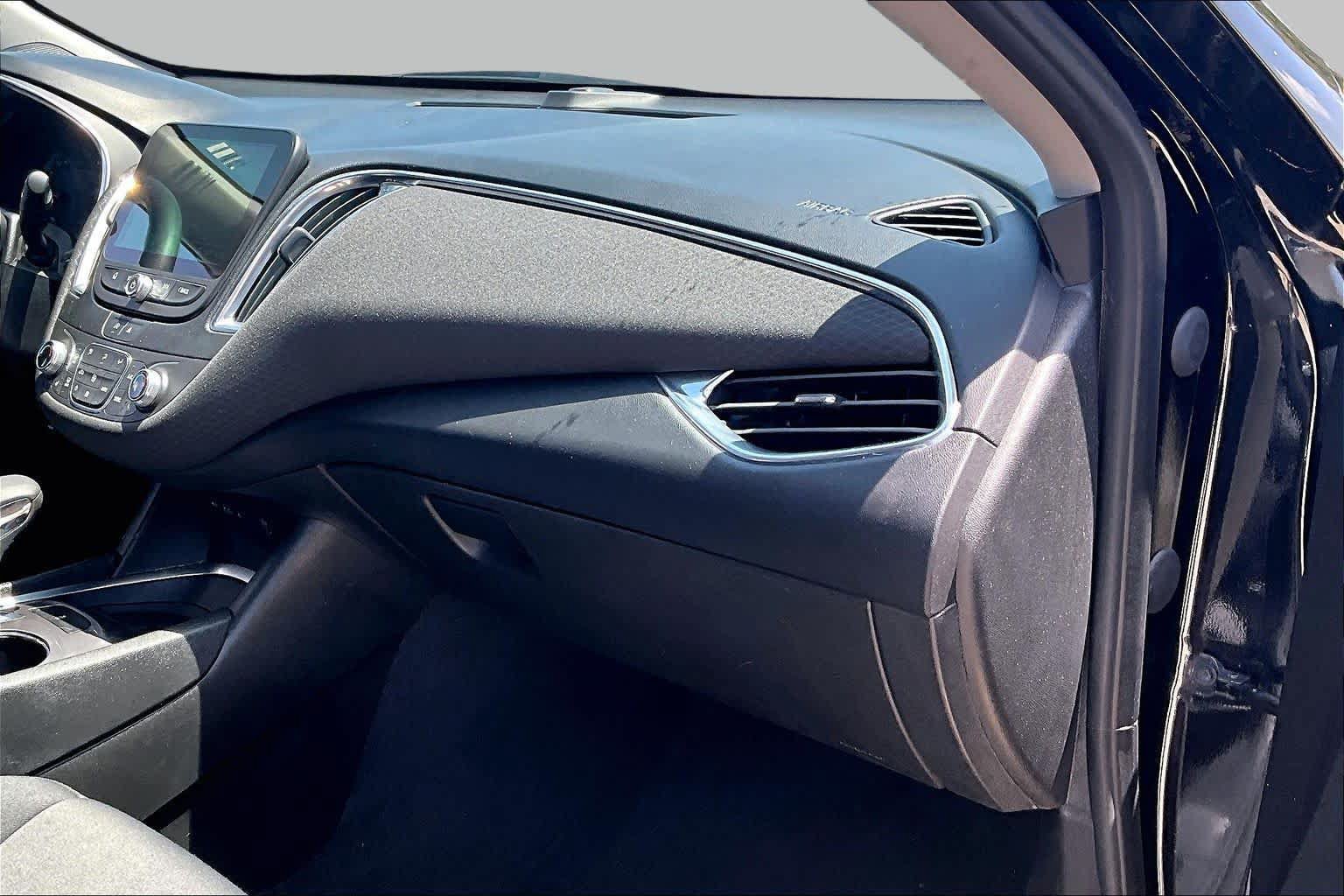 Used 2021 Chevrolet Malibu LT FWD image 18