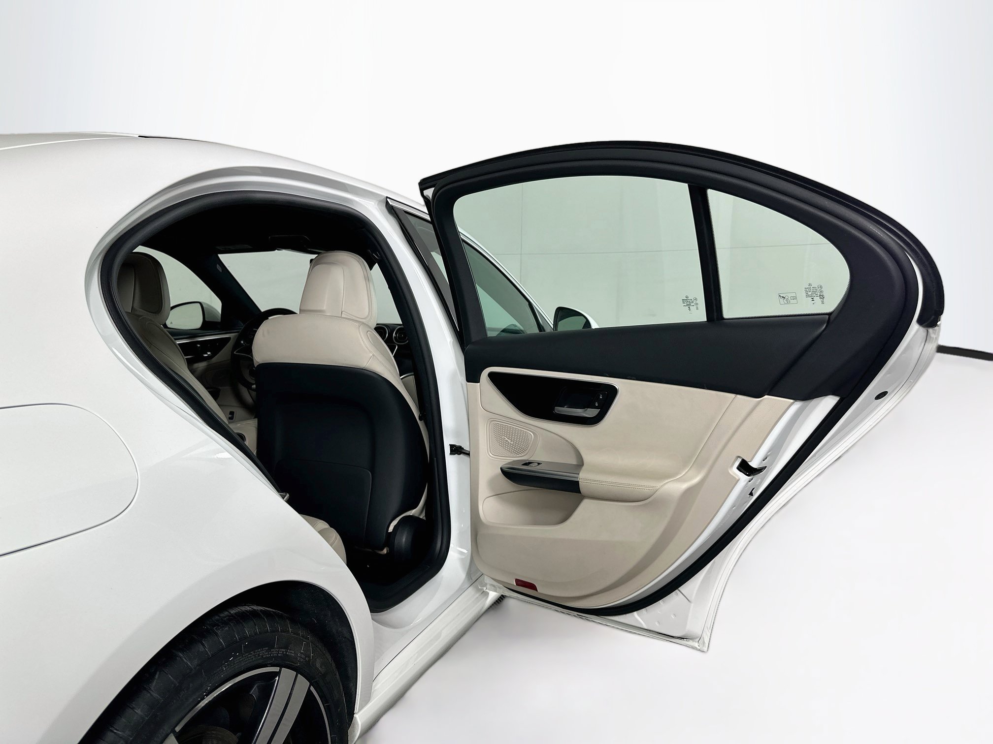 Used 2025 Mercedes-Benz C 300 Sedan image 30