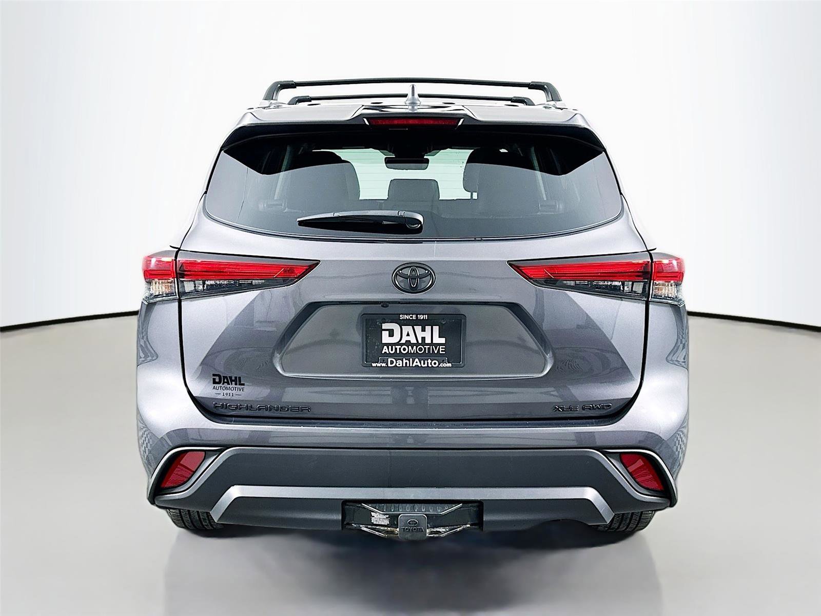 Used 2022 Toyota Highlander XLE AWD/4WD image 12