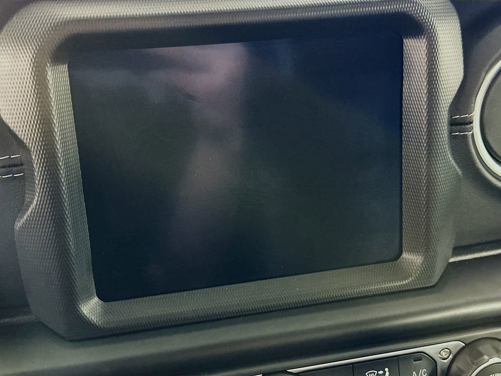 Certified 2022 Jeep Gladiator Overland w/ Popular Equipment Package AWD/4WD image 13