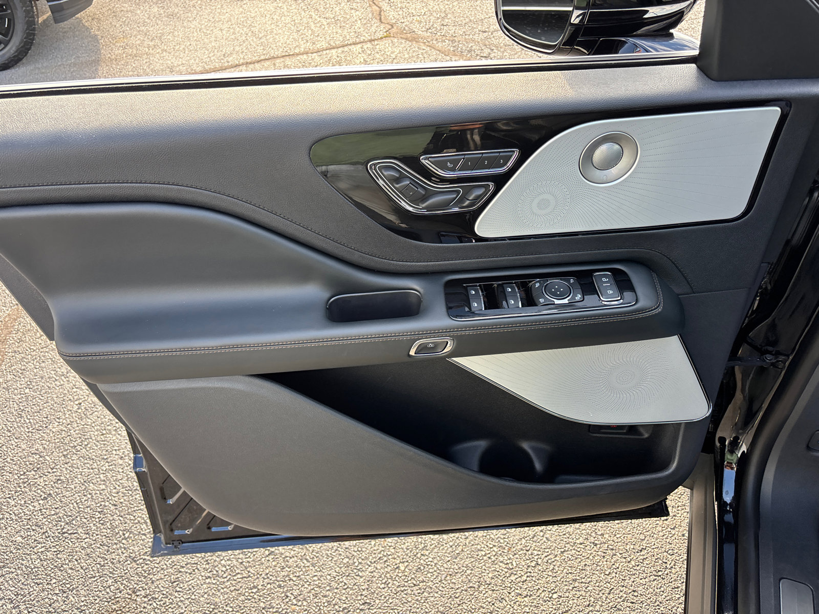 New 2025 Lincoln Aviator Reserve w/ Equipment Group 201A image 11