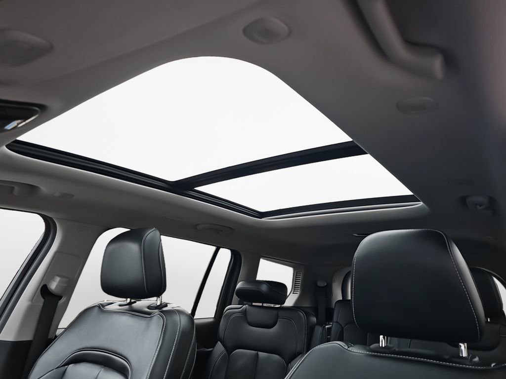 Used 2022 Jeep Grand Cherokee L Limited image 18