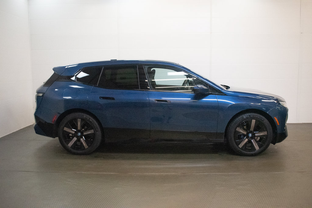 Used 2024 BMW iX xDrive50 w/ Premium Package AWD/4WD image 3