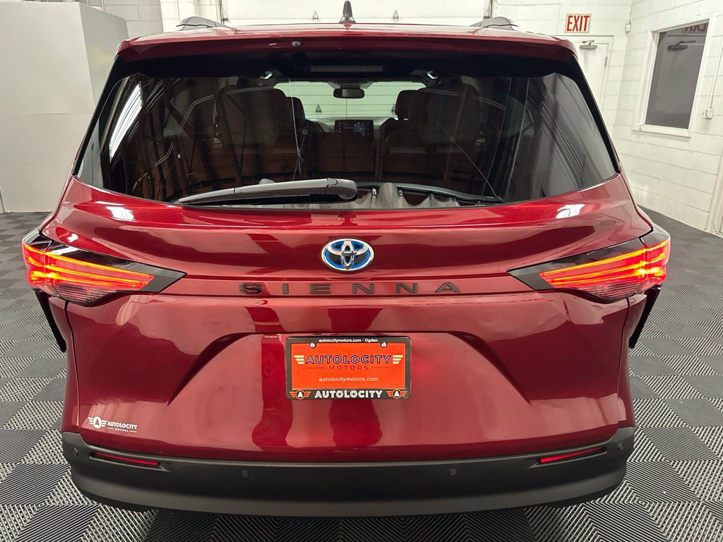 Used 2024 Toyota Sienna XSE w/ XSE Plus Package AWD/4WD image 8