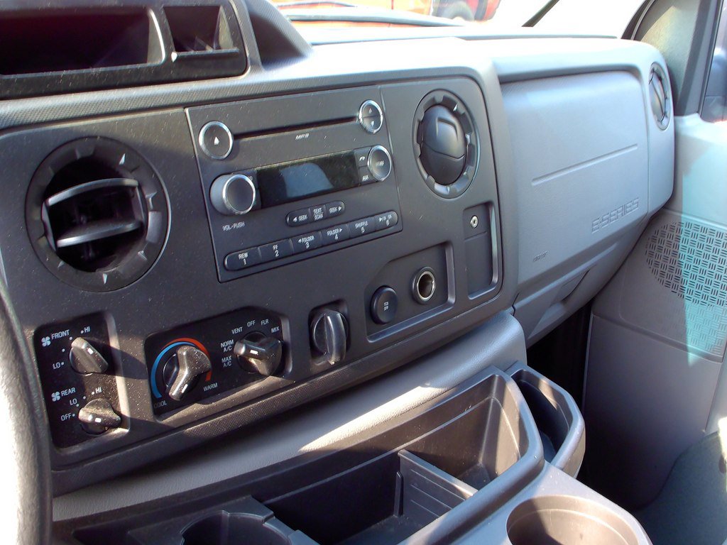 Used 2013 Ford E-150 and Econoline 150 Wagon RWD image 9