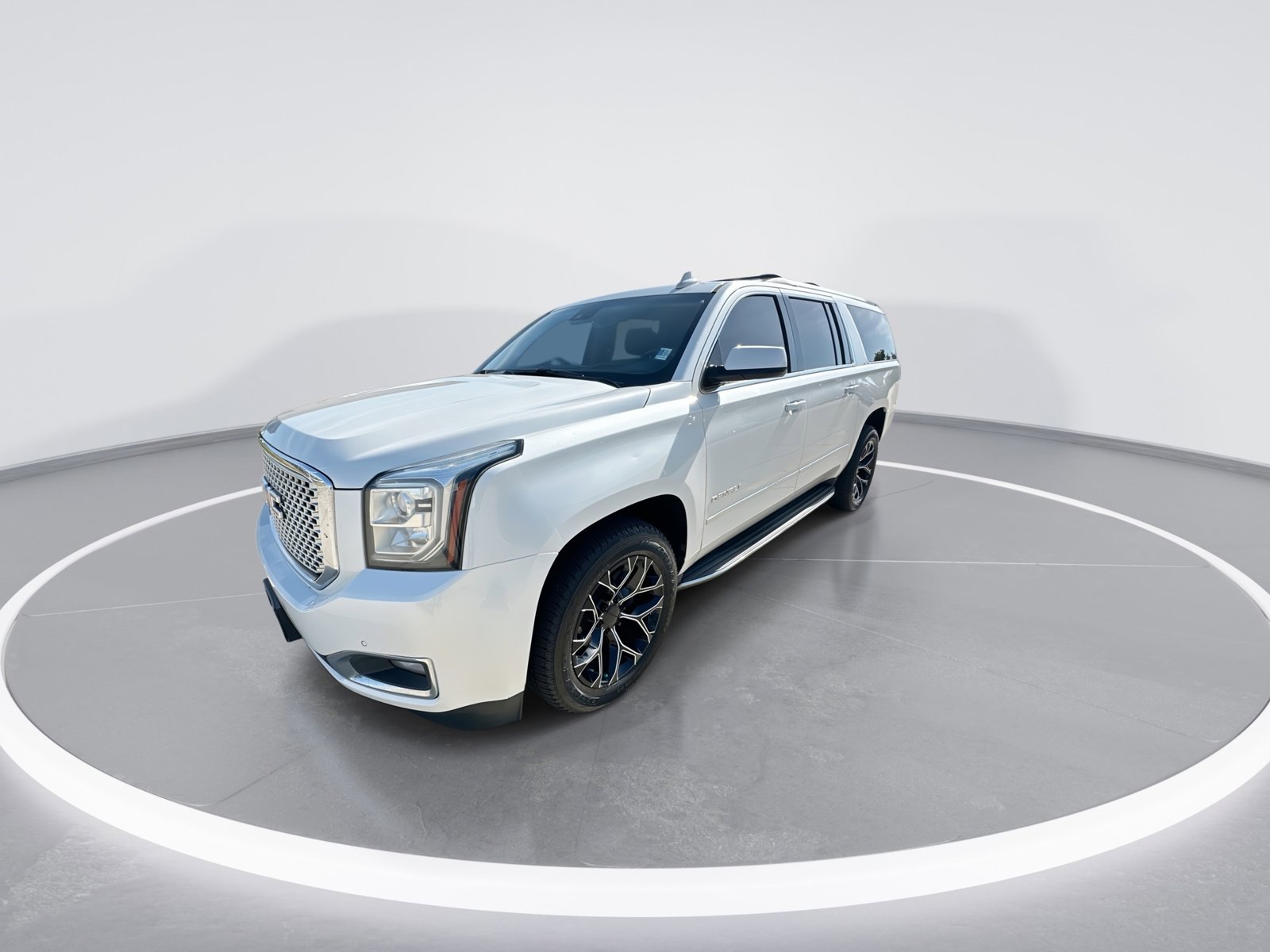 Used 2017 GMC Yukon XL Denali w/ Open Road Package AWD/4WD image 4