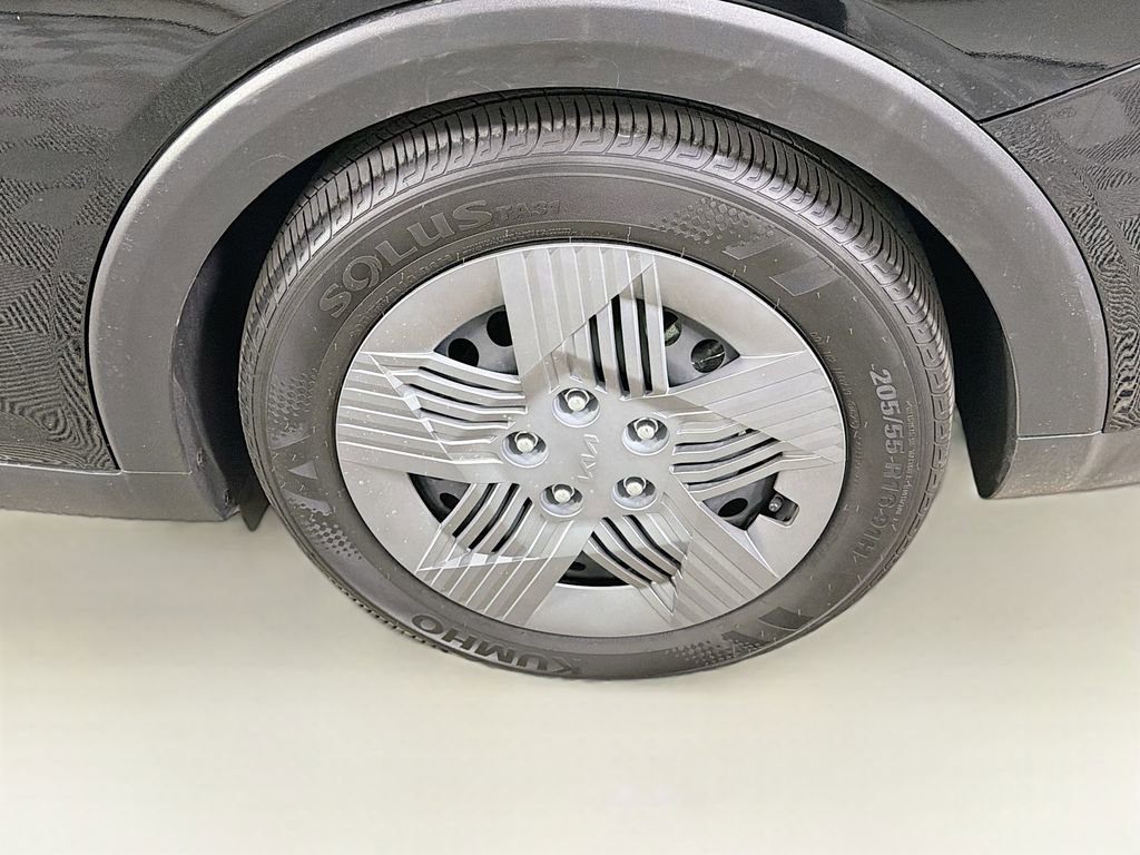 Used 2025 Kia K4 LX image 30