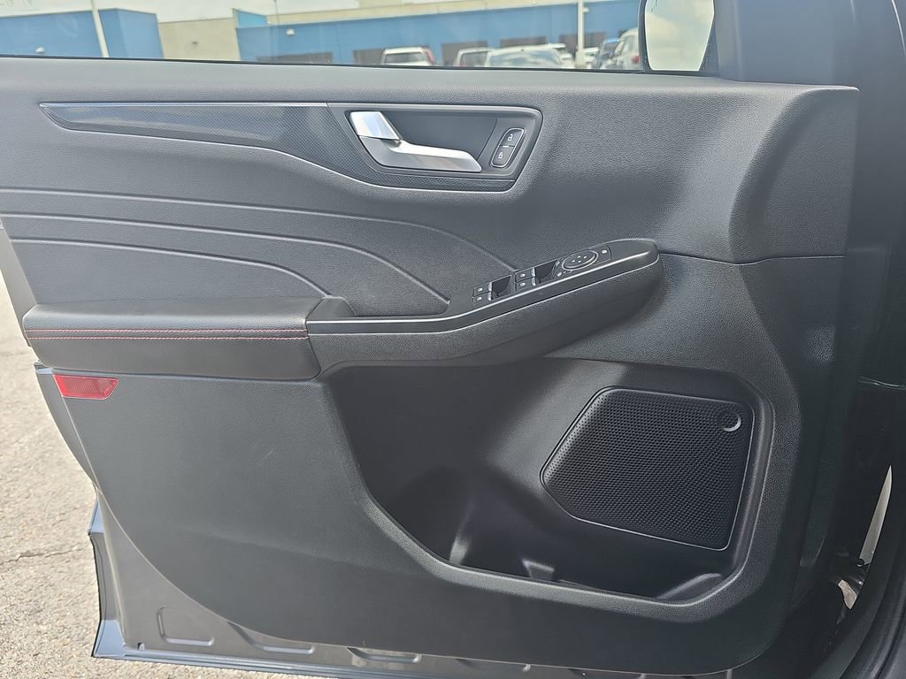 Used 2025 Ford Escape ST-Line w/ Equipment Group 301A FWD image 26