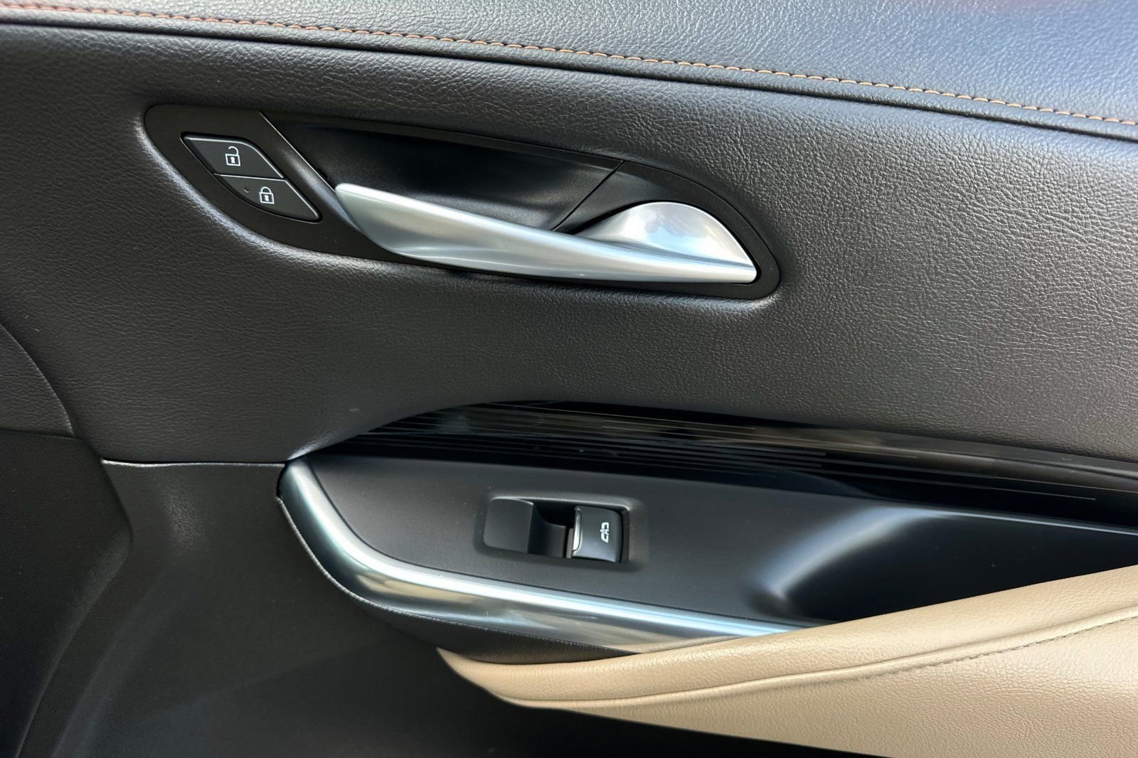 Used 2024 Cadillac XT4 Luxury w/ Cold Weather Package image 22